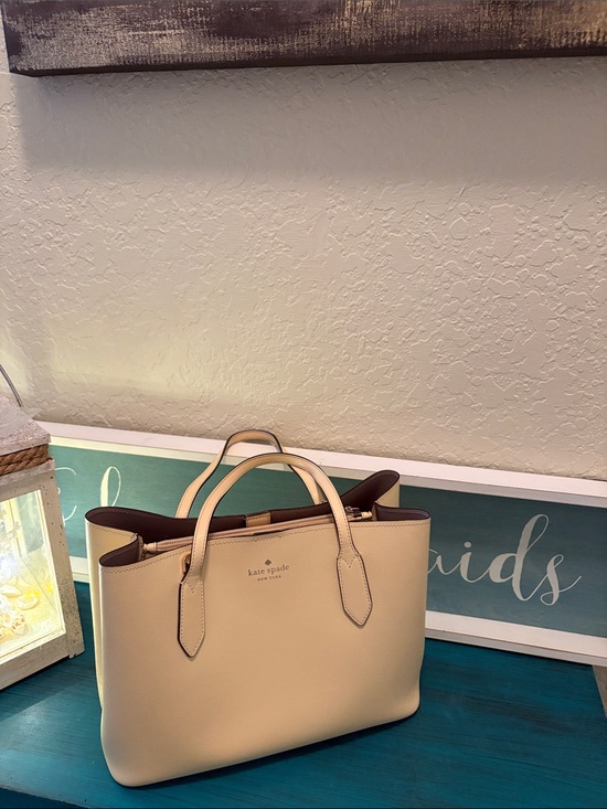 kate spade Handbags - kate spade medium tote ❤️